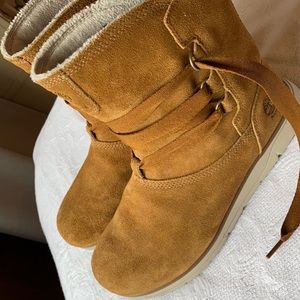 Brand new Women’ suede Timberland boots. Leighland pull up size 9.